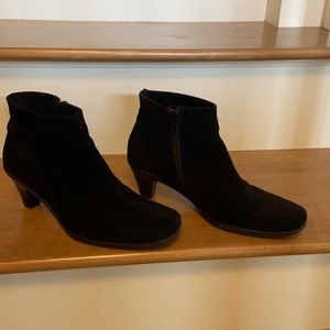 La Canadienne Bootie - Black weather proof suede.